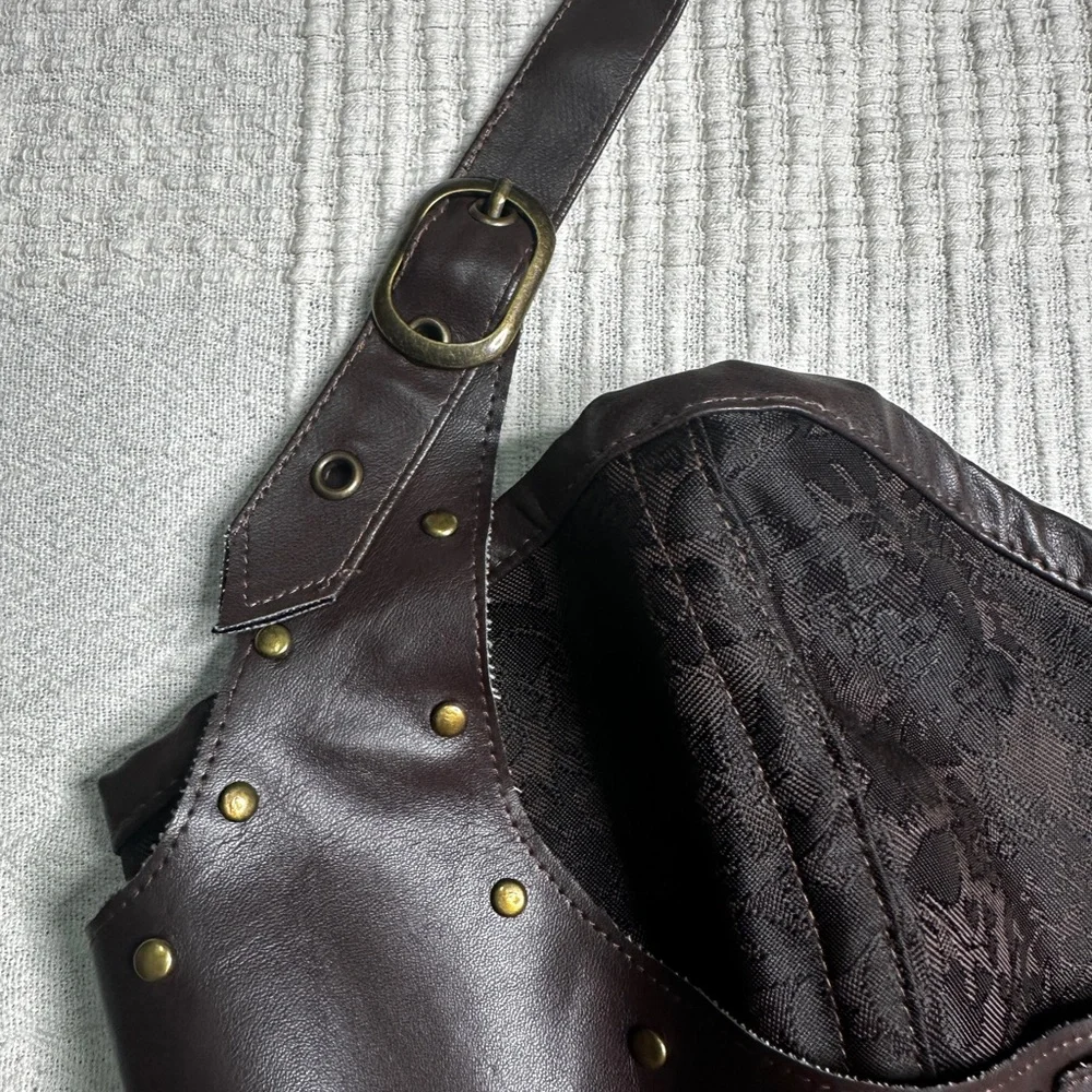 Vintage Corset with Buckle Details - Picture 6 of 10